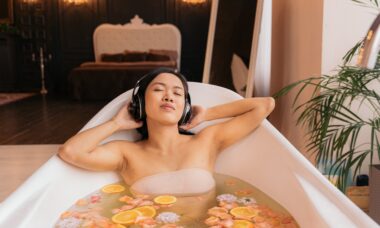 Die dauerhafte Haarentfernung mit Laser spart dauerhafte Zeit im Bad, sodass mehr Zeit für Entspannung bleibt